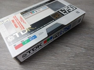 Videocassetta VHS TDK Super Avilyn L-750 SIGILLATA in fabbrica nastro vuoto non VHS - Foto 1 di 5