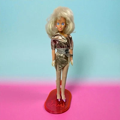 Hasbro Jem & the Holograms 1985 como muñeca Jerrica pendientes iluminados trabajo y soporte Foto 1 de 4