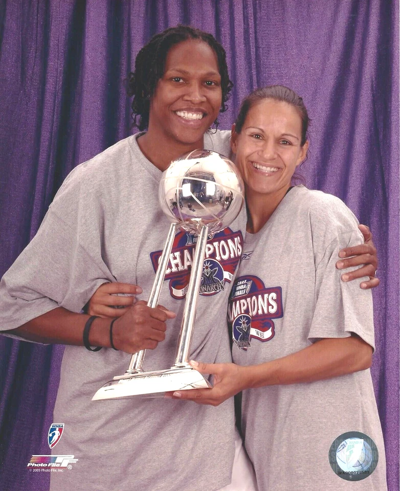 2005 MONARCHS CHAMPIONS PENICHEIRO & GRIFFITH 8X10 WNBA LICENSED PHOTOGRAPH - Image 1 of 1