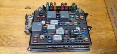 Chevrolet Silverado 2500 1999 caja de fusibles de 6,0 L Foto 1 de 4