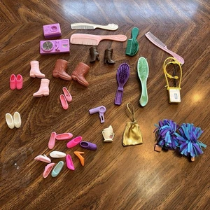 Barbie accessori vintage anni 90 pom pom scarpe walkman spazzola - Foto 1 di 11
