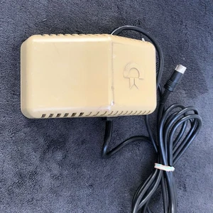 Commodore Transformateur 220V - 50 Hz 33VA EUR Excellent état - Imagen 1 de 2