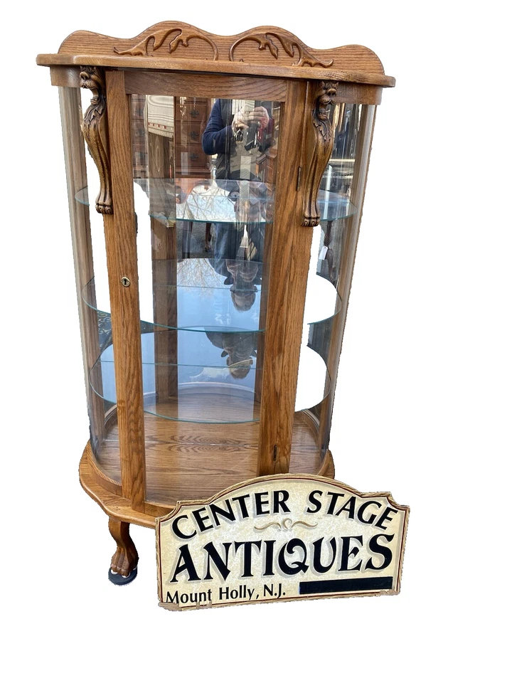 Gabinete de porcelana de curiosidades de vidrio con arco cabeza de león de roble 66252 Foto 1 de 4