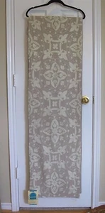 Neu mit Etikett ~ Kashmir Stickerei/Crewel Baumwolle Tischläufer in Taupe ~ 16" x 108" - Bild 1 von 9