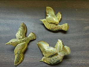 HOMCO Tono Latón Colgar Pájaros en Vuelo Decoración Peso Ligero Acolchado con Perchas - Imagen 1 de 4