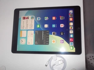 Apple iPad 8th Gen. 128GB, Wi-Fi, 10.2 in - Space Grey - Afbeelding 1 van 13