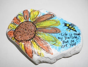 Rocas pintadas a mano, abeja, pinturas rupestres, pintura en piedra fomento de flores - Imagen 1 de 8