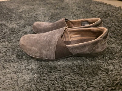 Skechers Breathe Easy Kindred Desert Brown Women's Slip On Shoes - Size 8.5  - Image 1 of 4