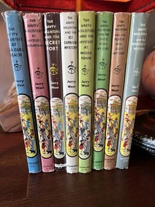 Lot 8 The Happy Hollisters Jerry West - Hardcover W/ Dust Jacket Vintage 1st ed - Picture 1 of 9