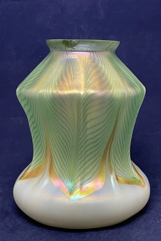 ANTIQUE STEUBEN ART NOUVEAU FLORIFORM SHADE GREEN PULLED FEATHER REACTIVE GLASS Cover