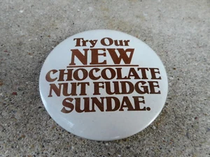 PINBACK VINTAGE 3" #38-2008 - PUBLICIDAD - NUEVO HELADO CHOCOLATE NUEZ CARAMELO - Imagen 1 de 1