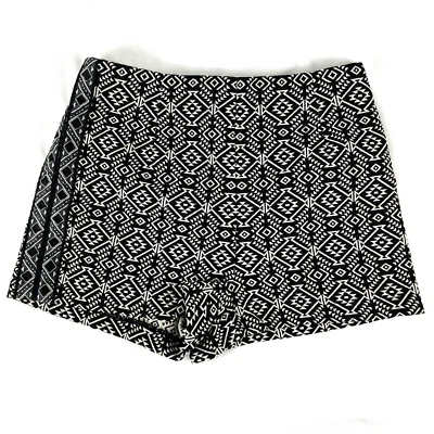 Ecote Aztec Pattern Women's Shorts - Black and White Size 2 - New with Tags - Image 1 of 4