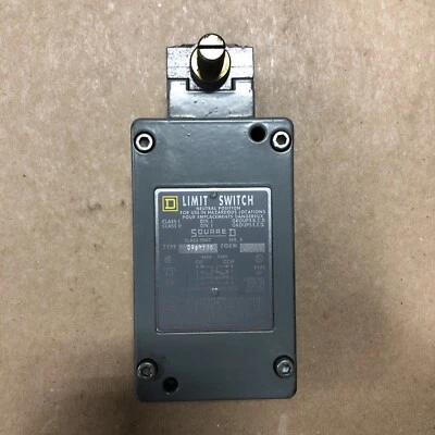 Square D 9007CR67T10 Limit Switch Series A Type 6P Neutral Position - Image 1 of 4