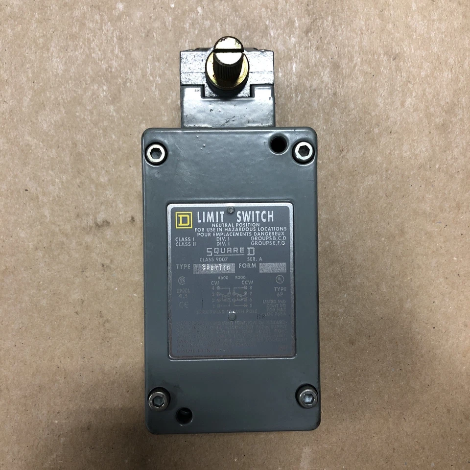 Square D 9007CR67T10 Limit Switch Series A Type 6P Neutral Position - Image 1 of 4