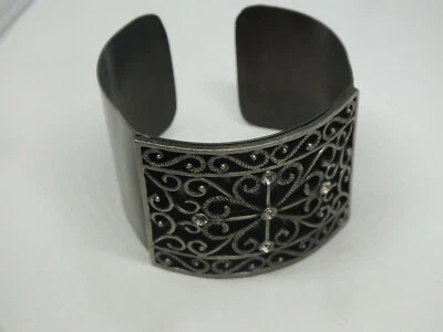 Brazalete Beautifu Plateado Tono Peltre Textura Estrás Transparente 1 3/4" Ancho Foto 1 de 3