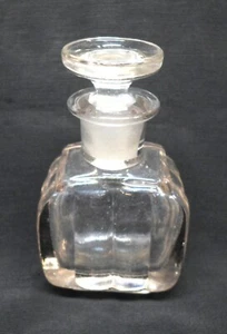 Antique GLASS PERFUME / SCENT BOTTLE Ribbed Design C P Co Uranium Glow 4" Tall - Picture 1 of 11