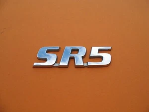 00 01 02 03 04 05 06 TOYOTA TUNDRA SR5 SIDE CHROME EMBLEM LOGO BADGE SIGN A3292 - Picture 1 of 3