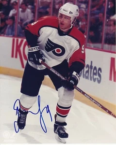 PHILADELPHIA FLYERS DAINIUS ZUBRUS SIGNED 8 X 10 PHOTO w COA - Picture 1 of 1