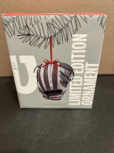 Wilson Limited Edition Baseball Glove Holiday Christmas Ornament / A2000 - Imagen 1 de 18