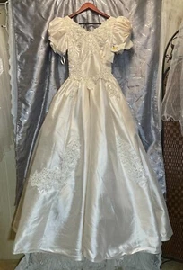 Sz 4 Vintage Lady Eleanor Princess Glam Silk Puff Sleeve, Cathedral Wedding Gown - Picture 1 of 21