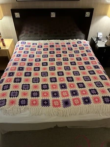 Vintage mehrfarbige afghanische Decke 78" x 83" Rosatöne Lila Elfenbein - Bild 1 von 7