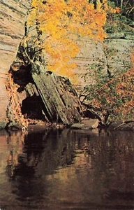 PC de colección The Baby Grand Piano, Wisconsin Dells, Wisconsin - Imagen 1 de 2