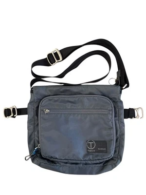 Bandolera de viaje Tumi T-Tech Essential Gear negra de nailon con correa Jet Bag roja por dentro Foto 1 de 4