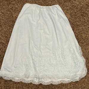 ๐ Vintage Iight Blue Half Slip Skirt Lace Trim Small S B30 - Picture 1 of 2