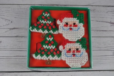 Juego de 4 servilleteros de Navidad vintage de lona de plástico Papá Noel y árbol de Navidad Foto 1 de 4