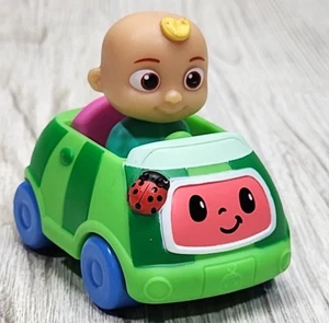 Figura de auto Coco Melon verde sandía con chinche y bebé JJ melón - Imagen 1 de 9