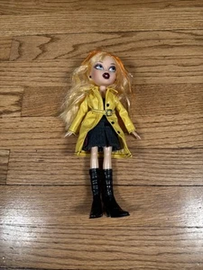 VTG BRATZ Pretty N’ Punk Cloe London Doll Fashion 2001 MGA - Picture 1 of 5