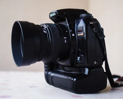 Sigma SD14 DSLR Camera with 2 Lenses - Image 1 of 4