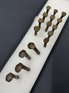 Vintage Lot 16 nummerierte datierte Eisenbahn Eisen Spikes Nägel rund 1916-1938 eckig - Bild 1 von 5