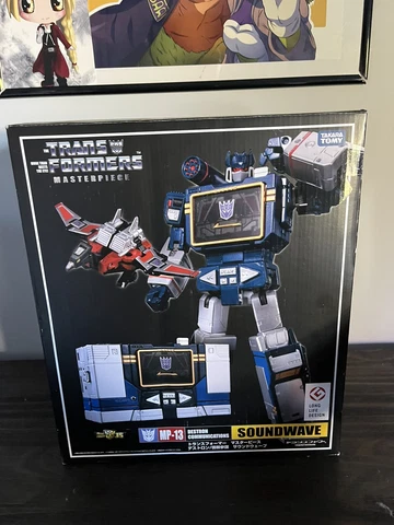 transformers masterpiece MP-13 soundwave (with extra deluxe class airazor) Cover