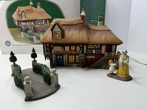 DEPT 56-Dickens’ Village-ALDEBURGH MUSIC BOX SHOP Gift Set #58442 LE Retired - Foto 1 di 12