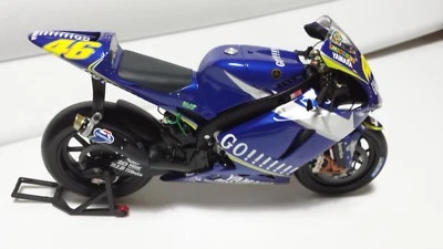 Valentino Rossi. Yamaha YZR-M1. MotoGP 2005.  Minichamps 1/12.  - Image 1 of 4