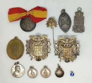 LOTE MEDALLA MILITAR INSIGNIA EPOCA GUERRA CIVIL AGUILA SAN JUAN PLATA REPUJADA - Picture 1 of 21