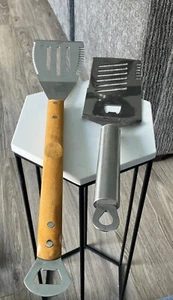Set BBQ Grill Multitool großer Spatel Flossen mit Flaschenöffner Edelstahl - Bild 1 von 4
