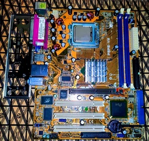 Asus P5PE-VM AGP8X Socket 775. REV 1.00 + CPU Pentium4 531 - Picture 1 of 7