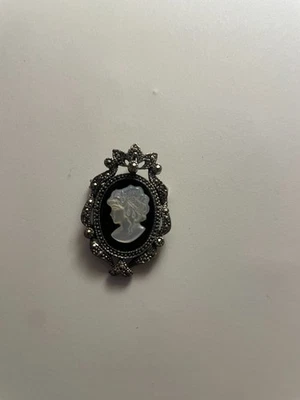 Vintage .925 Sterling Silver Mother of Pearl, Onyx & Marcasite Cameo Pin/Pendant - Image 1 of 4