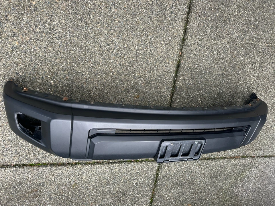 Parachoques delantero Toyota Tundra 2014-2021 montado OEM Foto 1 de 4