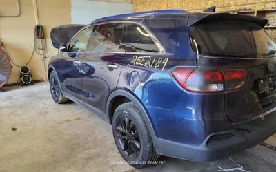 KIA SORENTO 2016-2018 REAR BUMPER TWO PIECE BUMPER WITH PARK ASSIST 1659086 - Image 1 of 4