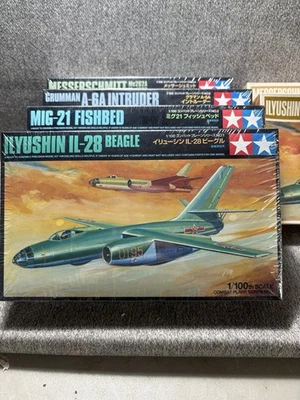 Avión de Combate Ilyushin IL-28 Beagle Tamiya Escala 1/100 Serie 1 SIB Foto 1 de 2