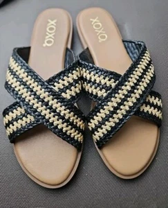 Size 9 XOXO Women's Melly Flat Sandal Tan Black Woven - Picture 1 of 4