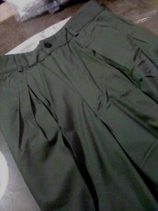 BLÜHENDE GRÜNE HERRENHOSE 50 % VISKOSE 50 % POLIESTERE DESIGNER HERGESTELLT IN ITALIEN - Bild 1 von 4