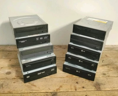 Lotto PC DVD CD MASTERIZZATORE LETTORE  WRITER READER SATA PC DESKTOP 5,25" - Immagine 1 di 4