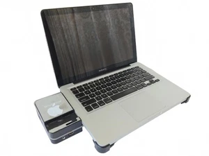 Apple China Macbook Pro 2009 4gb 500gb Laptop With Notebook Docking - Picture 1 of 12