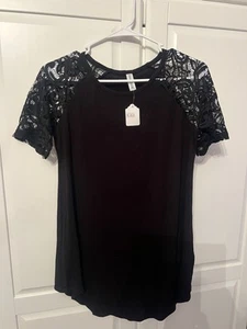 Zenana Signature Damen Shirt Größe M schwarz mit Spitze kurze Ärmel - Bild 1 von 3
