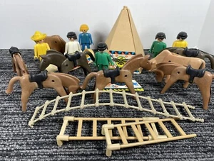 🔥 Geobra Playmobil 1974 Vintage • Lotto misto con figurine Teepee canoa e cavalli - Foto 1 di 12