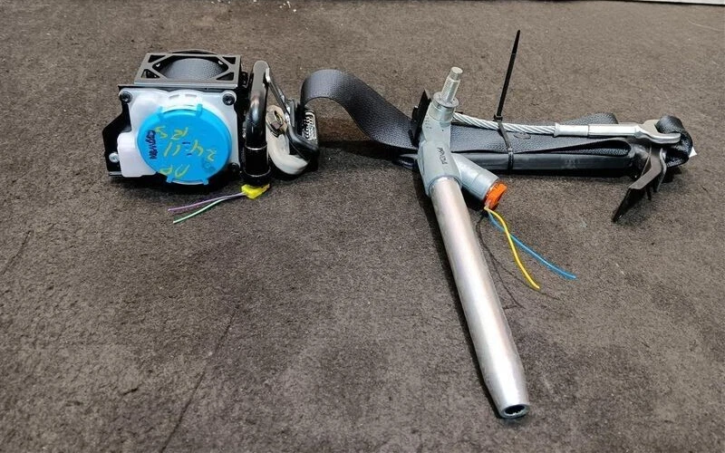 Nissan Rogue 2014-2020 negro FRNT conjunto retractor cinturón de seguridad pasajero construido en EE. UU. Foto 1 de 1